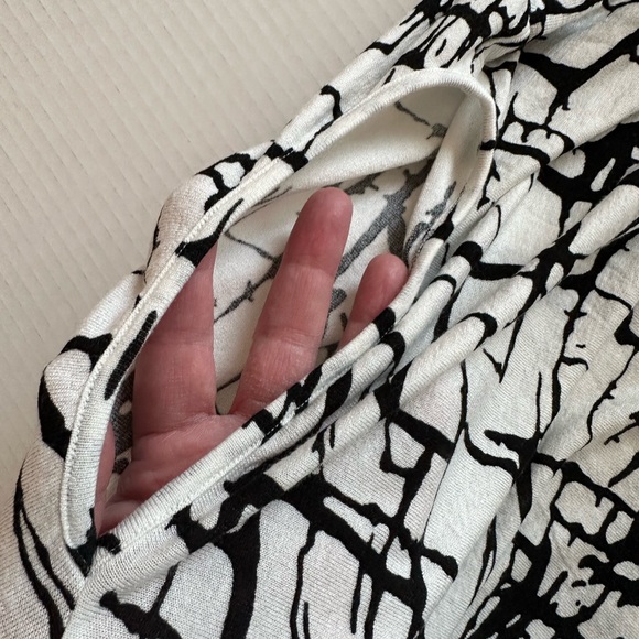 ASOS Woman’s Maternity Cold Shoulder White and Black Blouse size 8 - Picture 11 of 12